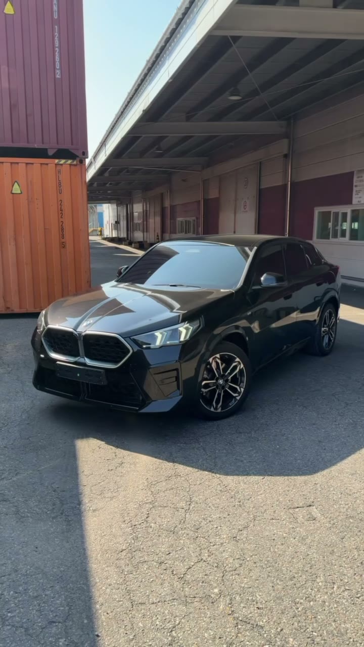 BMW на площадке в Южной Корее перед отправкой