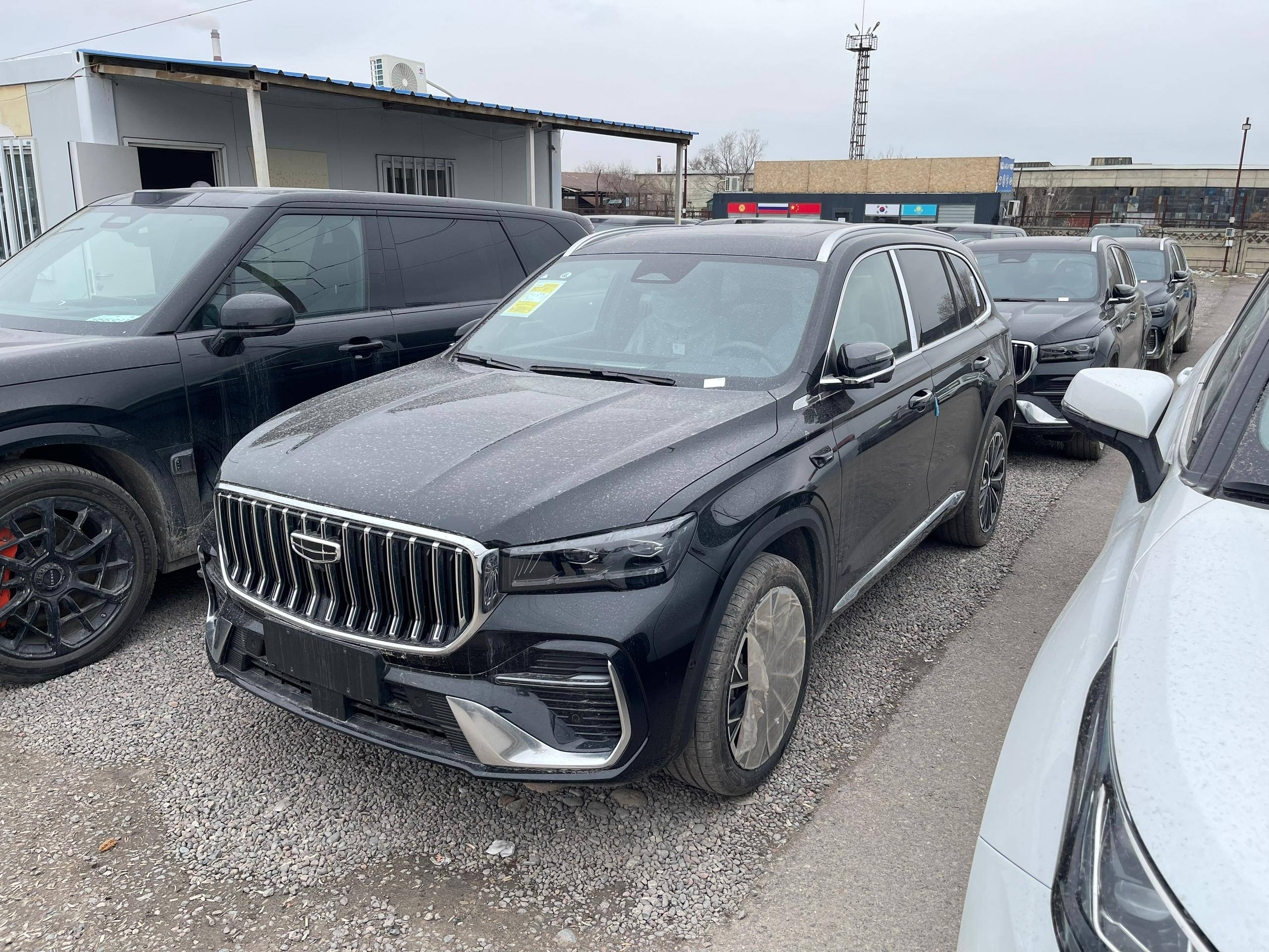 Новый GEELY MONJARO 2026, вид спереди