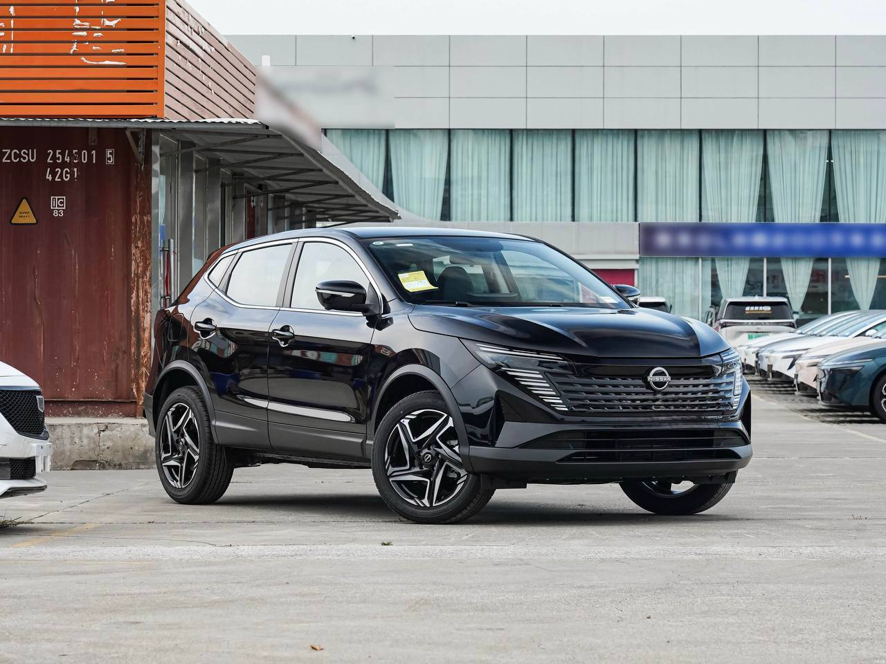 Новый NISSAN QASHQAI 2026, вид спереди справа