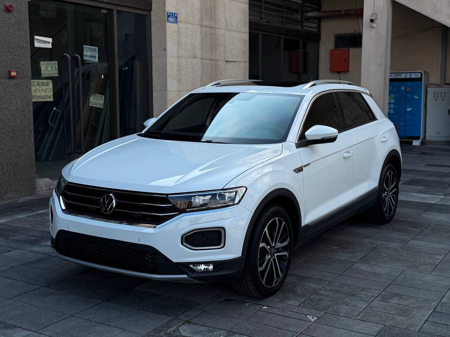 Новый VOLKSWAGEN T-ROC 2026, вид спереди