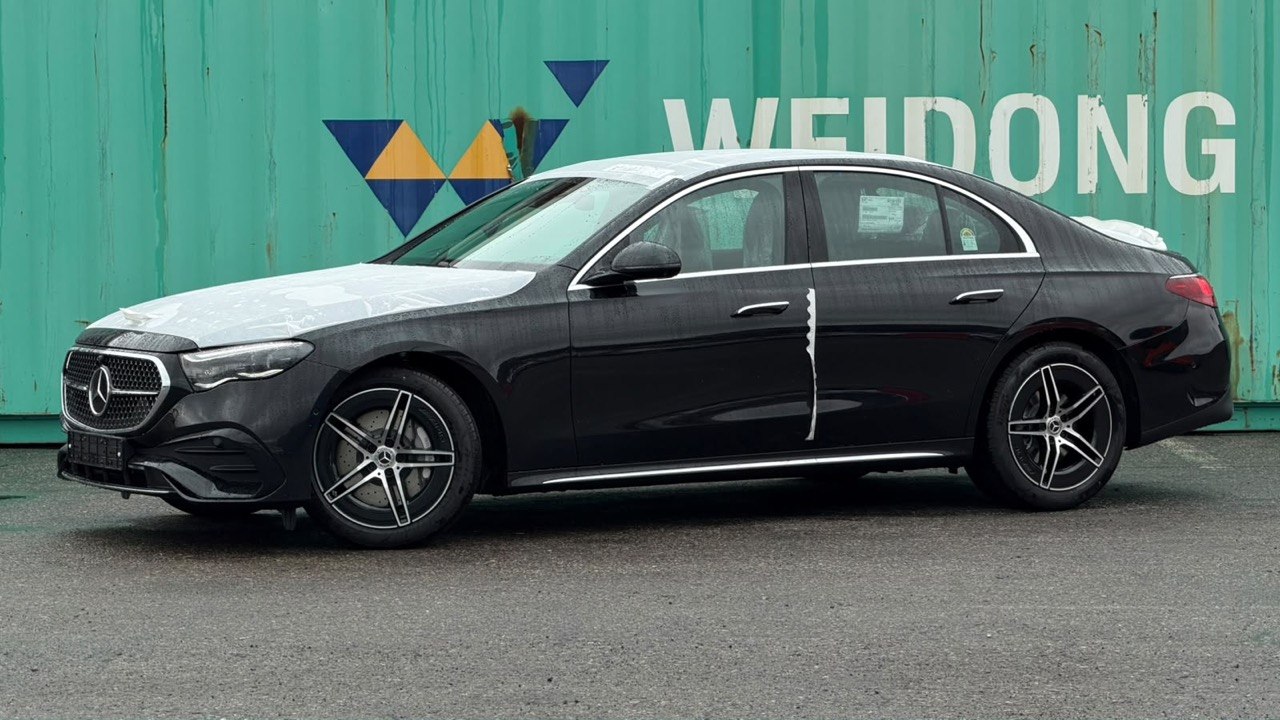 Новый Mercedes-Benz E 300 4MATIC 2026 AMG Line, вид сбоку
