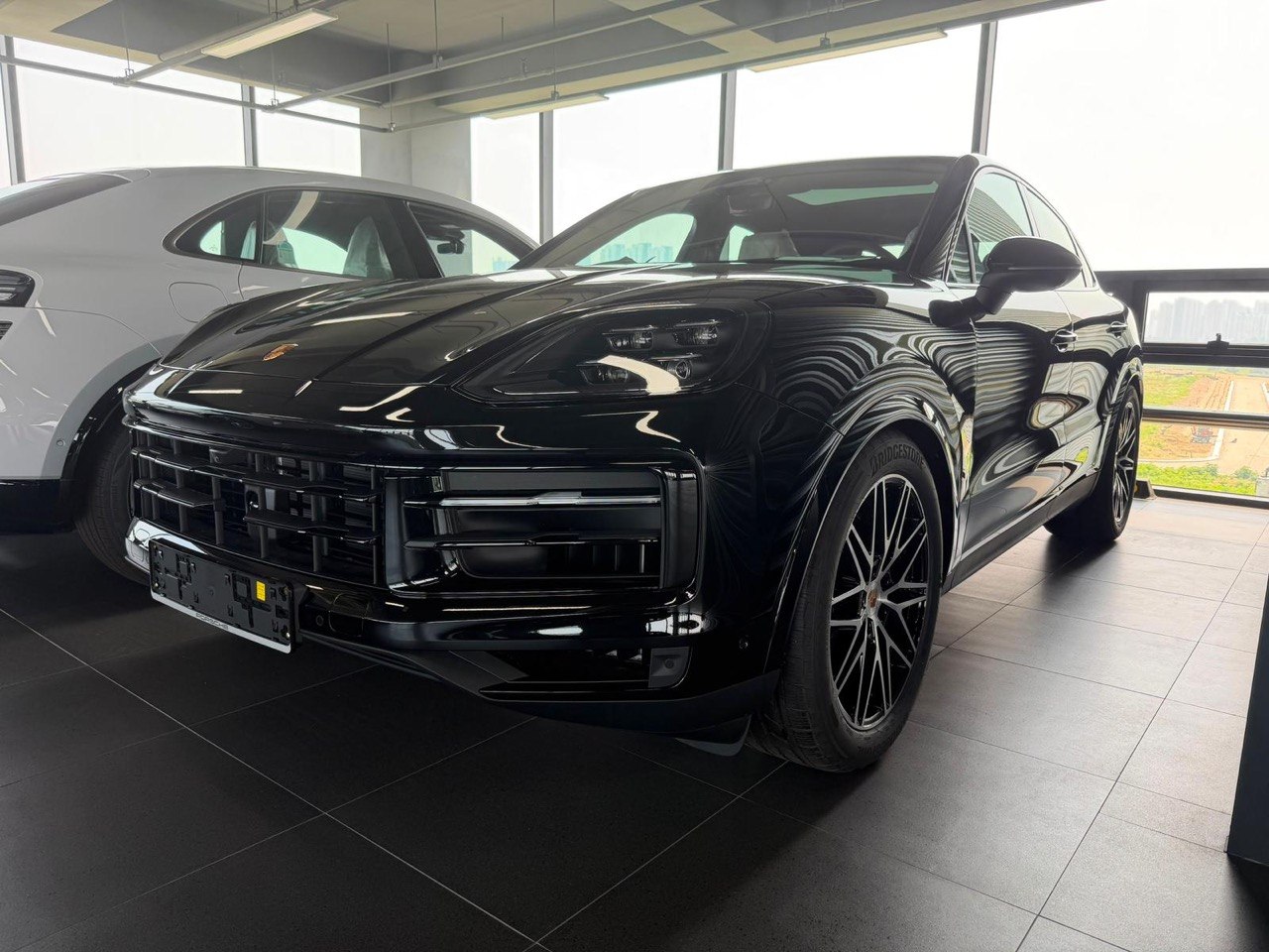 Porsche Cayenne 2026 Designo, вид спереди